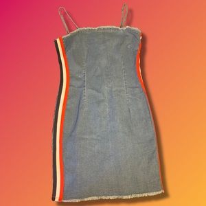 Windsor Store MEBON by Machine Jeans Denim Dress with Side Striping Detail 💙❤️